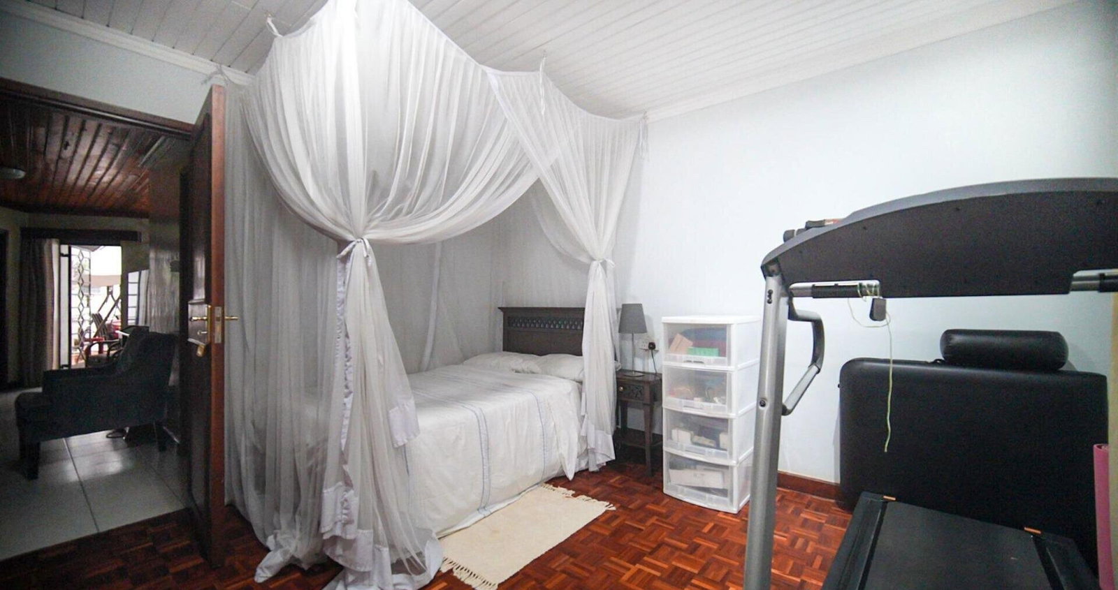 4BR Townhouse with DSQ & Private Garden - Spring Valley