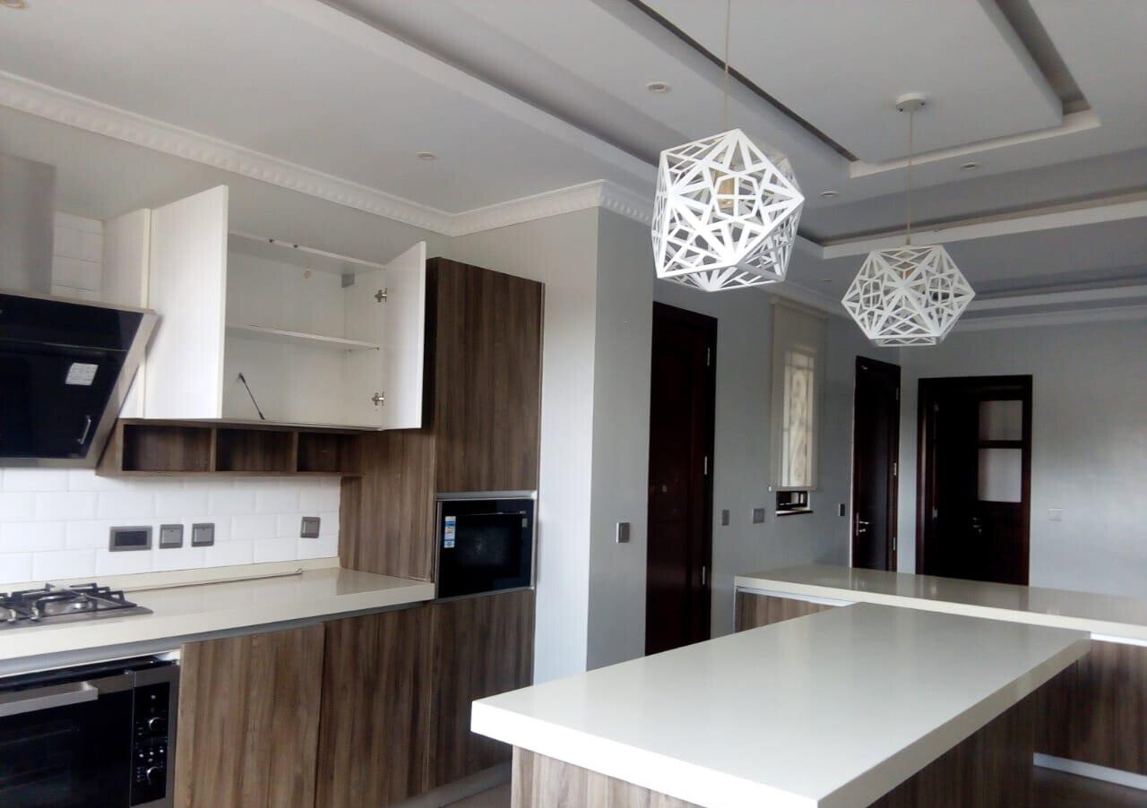 5-Ensuite Townhouse with Modern Kitchen & Ample Parking - Valley Arcade