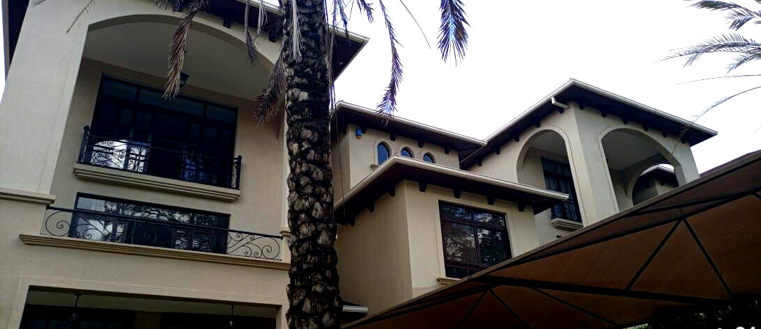 5-Ensuite Townhouse with Modern Kitchen & Ample Parking - Valley Arcade