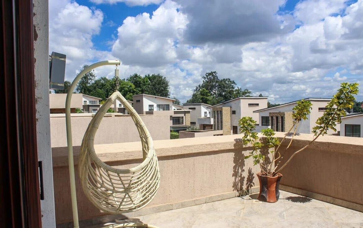 4BR Townhouse with Indoor-Outdoor Flow - UN Blue Zone, Runda