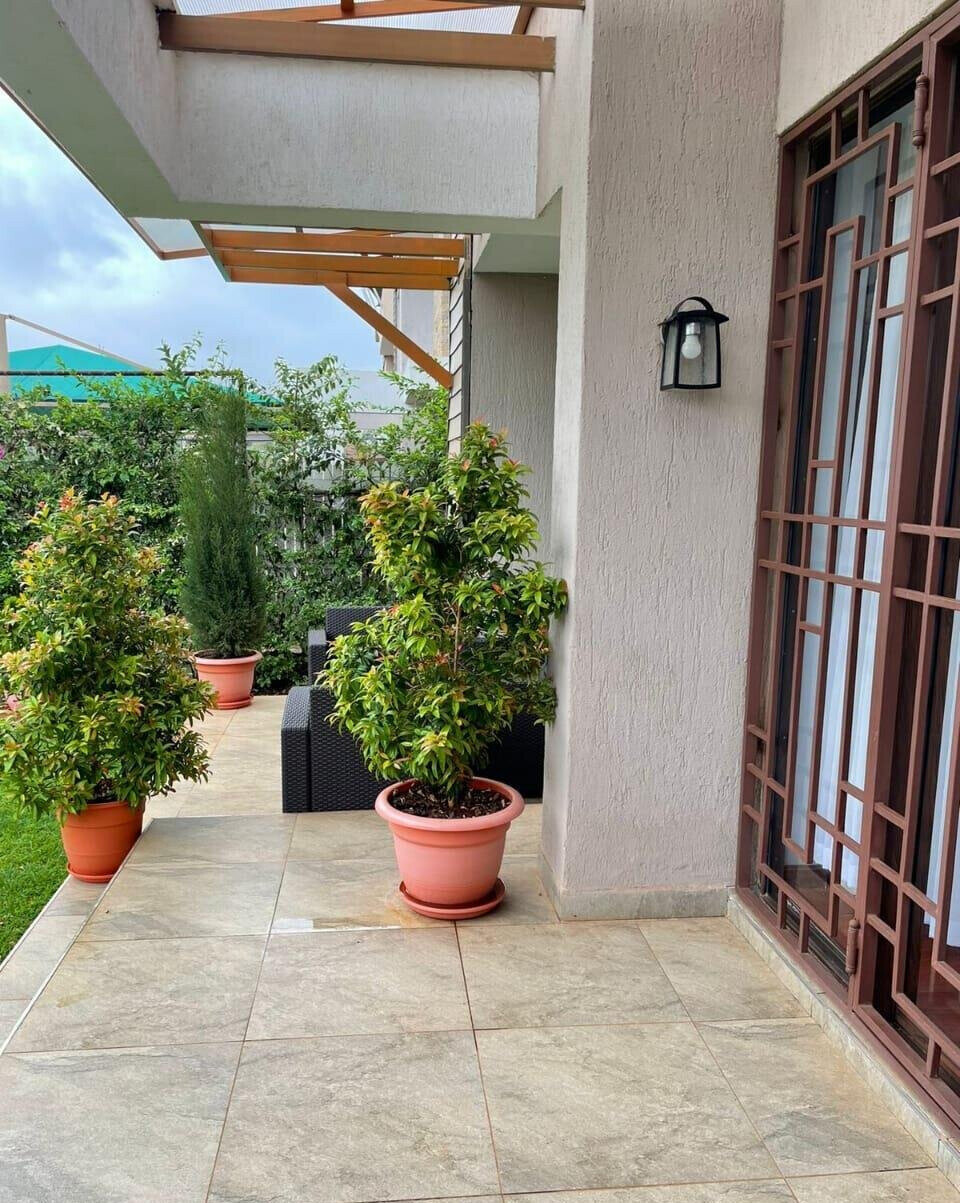 4BR Townhouse with Indoor-Outdoor Flow - UN Blue Zone, Runda
