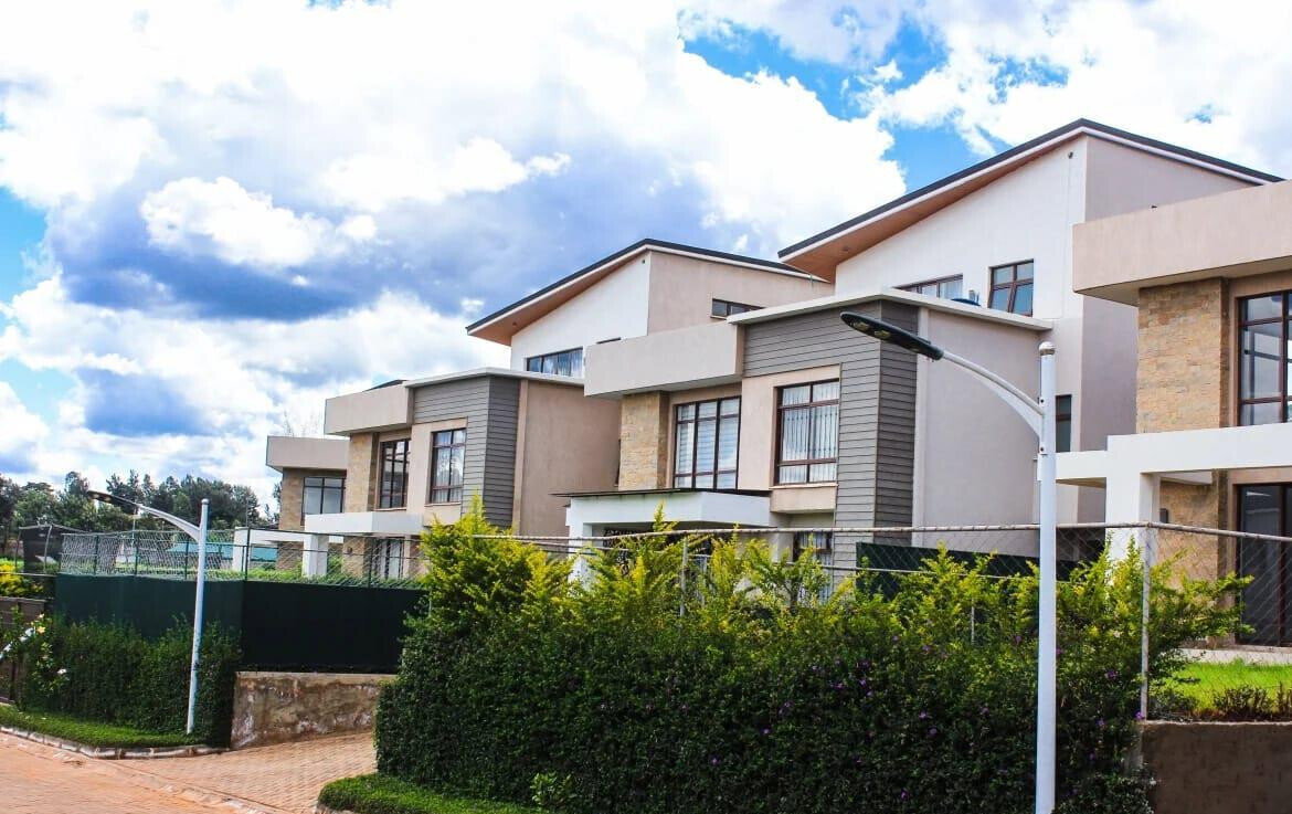 4BR Townhouse with Indoor-Outdoor Flow - UN Blue Zone, Runda