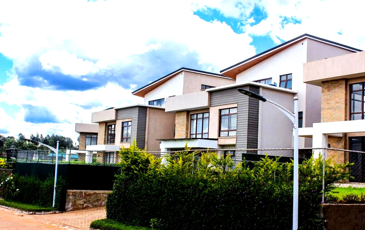 4BR Townhouse with Indoor-Outdoor Flow - UN Blue Zone, Runda