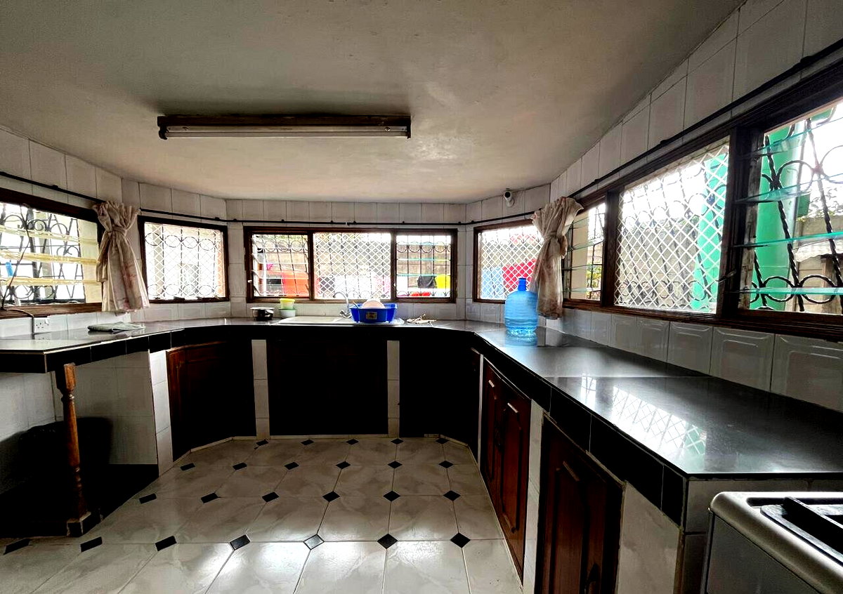 4-Bedroom Corner Townhouse with Billboard Potential - BuruBuru