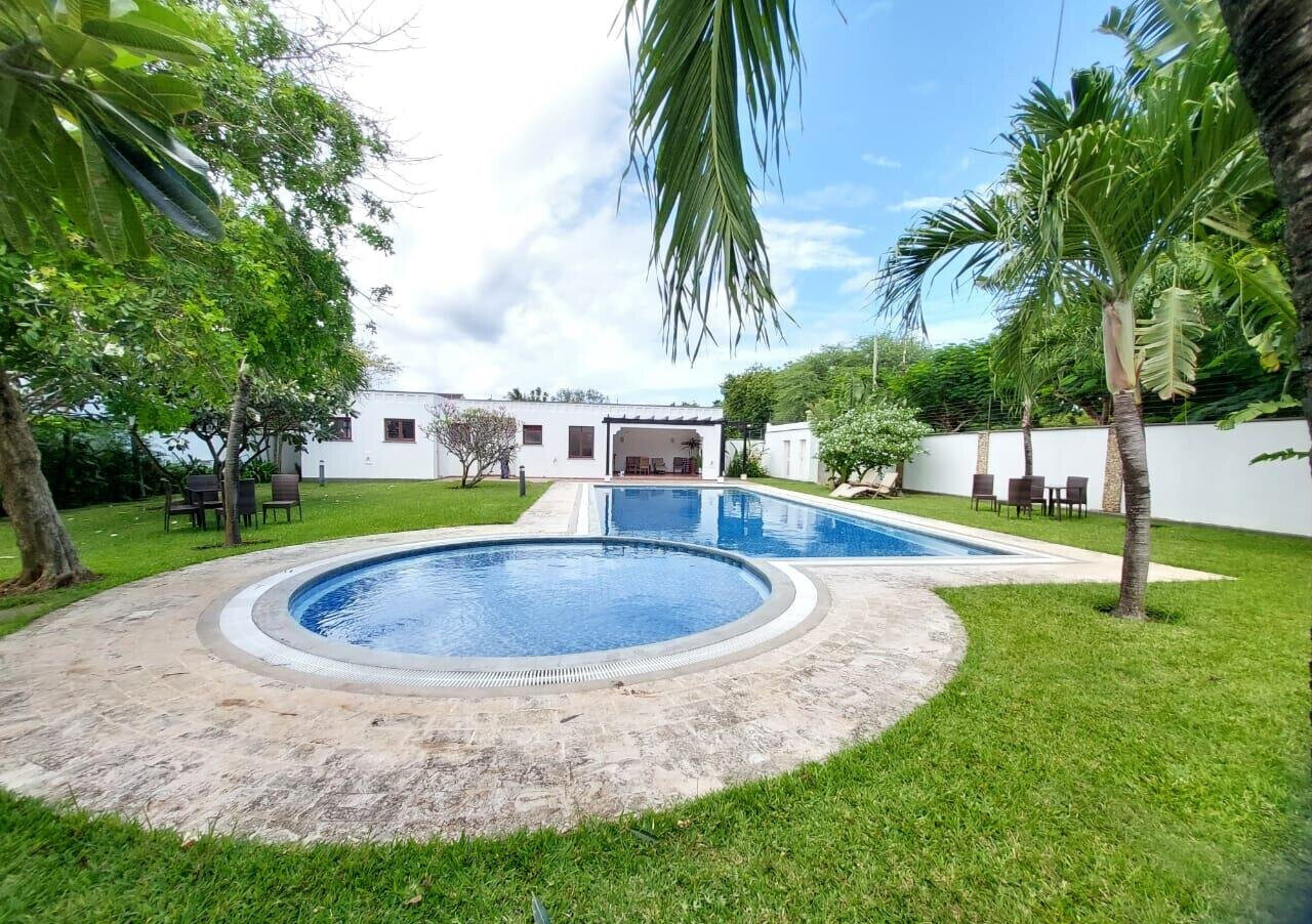4BR All-Ensuite Villa with Rooftop Kitchenette & Pool - Nyali