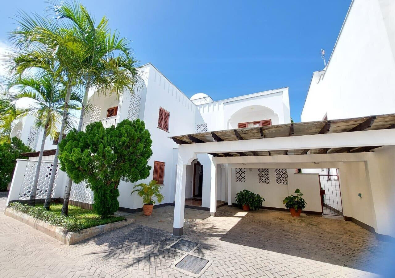 4BR All-Ensuite Villa with Rooftop Kitchenette & Pool - Nyali