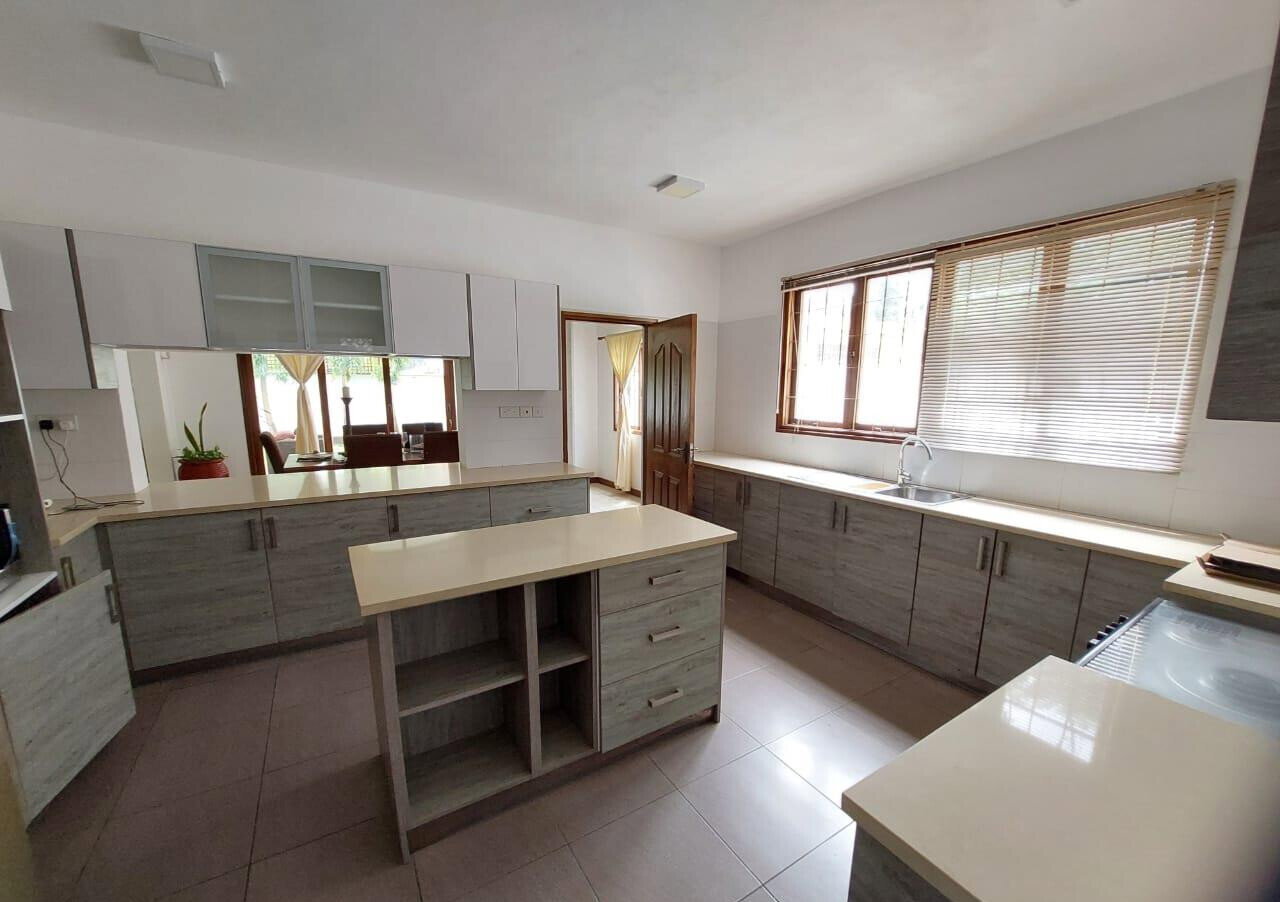 4BR All-Ensuite Villa with Rooftop Kitchenette & Pool - Nyali