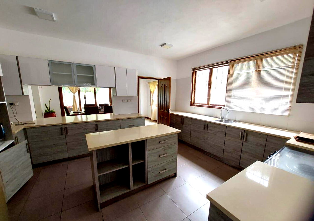 4BR All-Ensuite Villa with Rooftop Kitchenette & Pool - Nyali