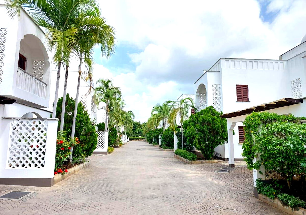 4BR All-Ensuite Villa with Rooftop Kitchenette & Pool - Nyali