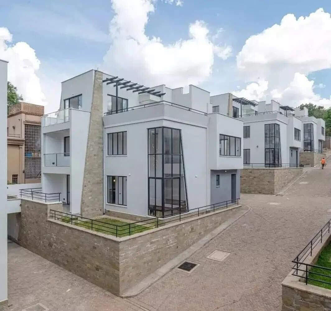 Newly Built 5-Bedroom Townhouse with Rooftop Terrace - Lavington
