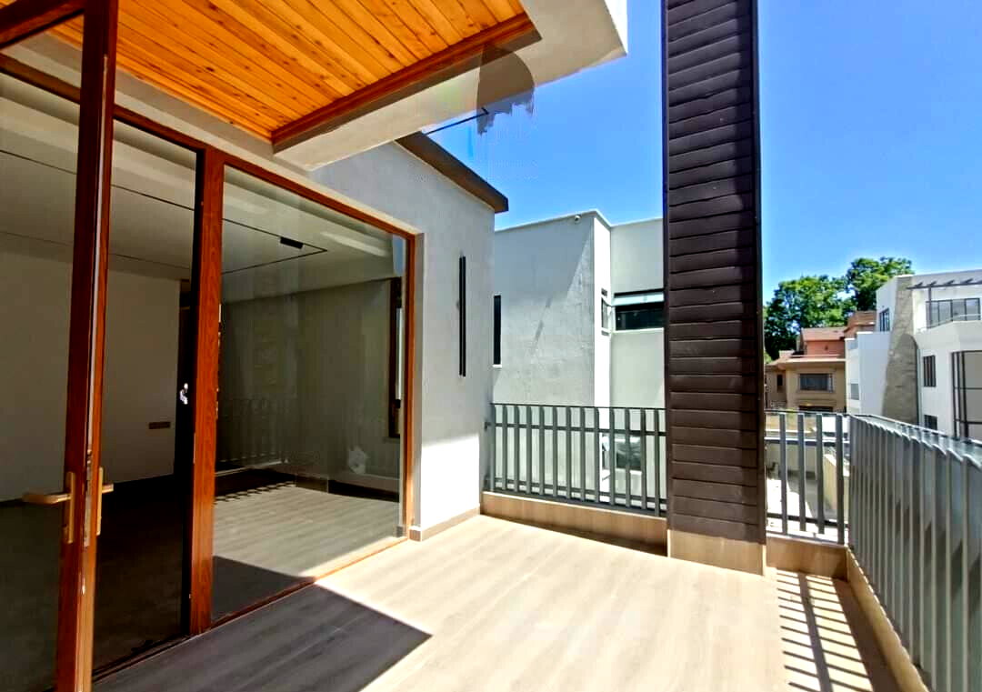 6-Ensuite Smart Villa with Lift & Home Office - Lavington