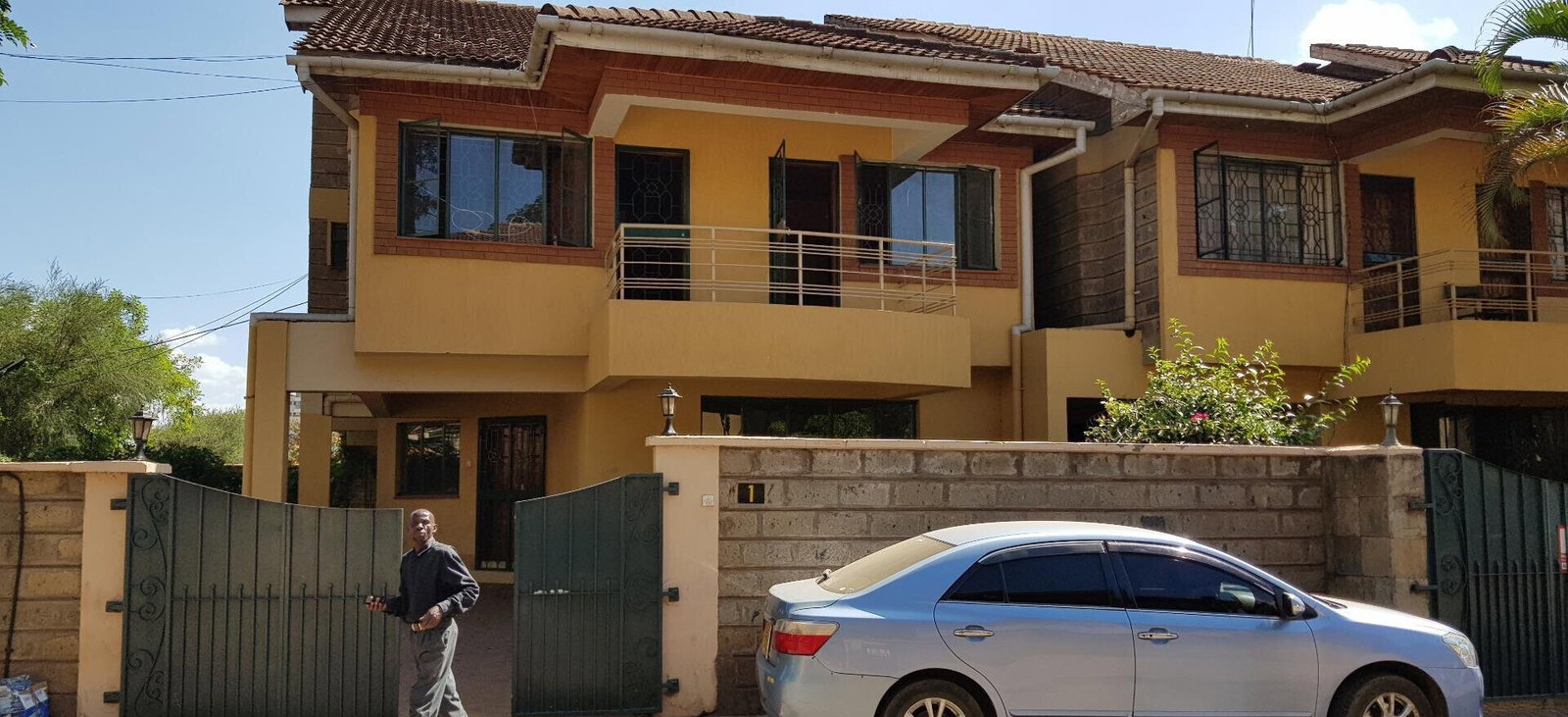 5-Ensuite Townhouse with Fireplace & Staff Quarters - Lavington
