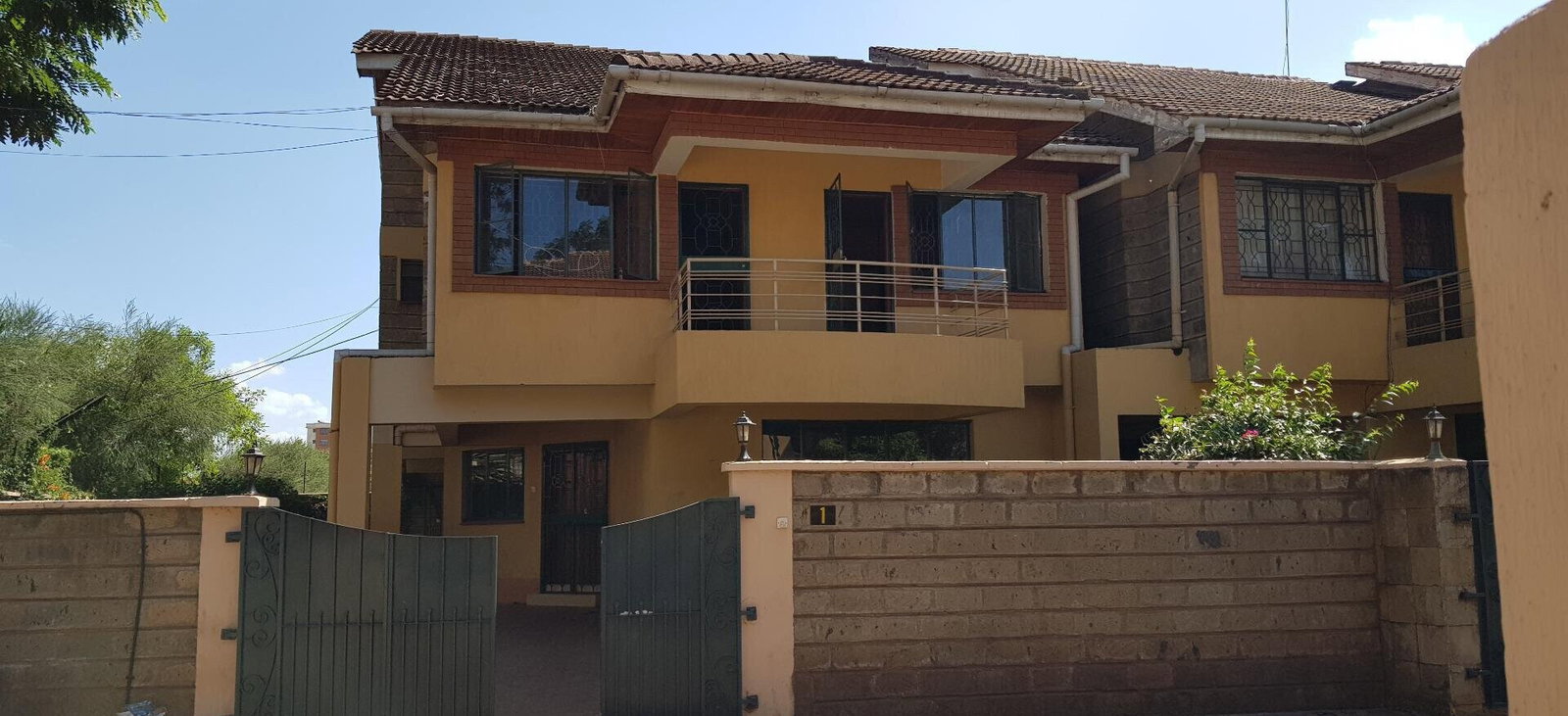 5-Ensuite Townhouse with Fireplace & Staff Quarters - Lavington
