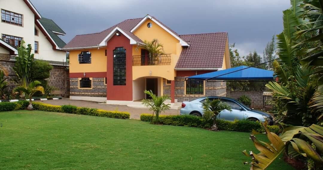 4BR All-Ensuite Townhouse with Office & Family Room – Kerarapon