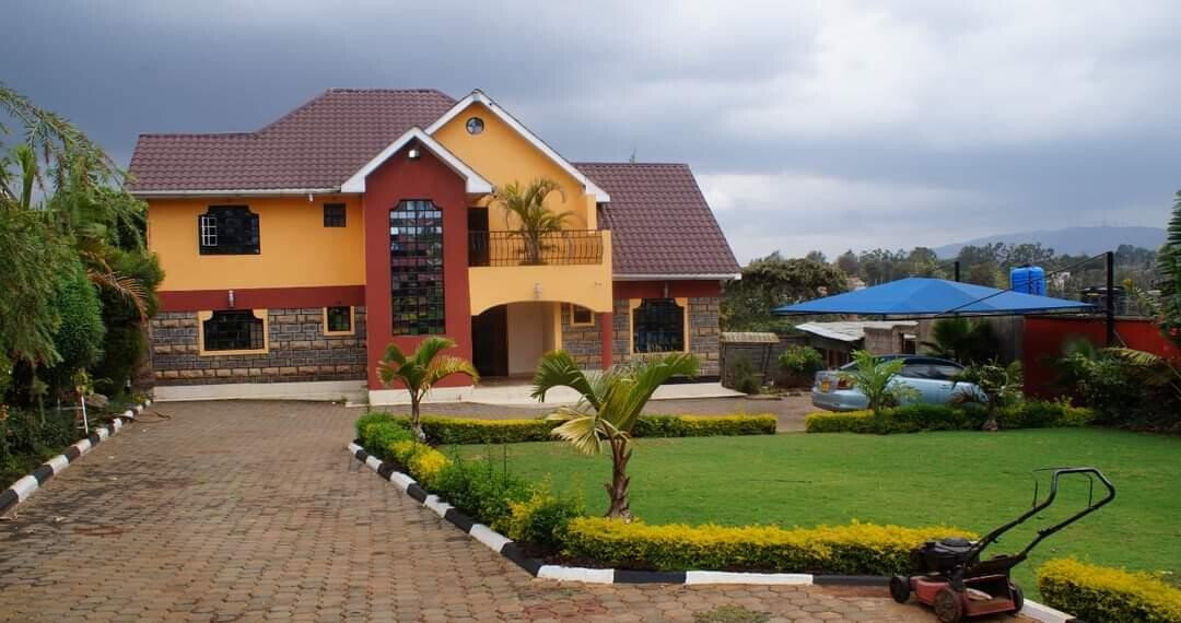 4BR All-Ensuite Townhouse with Office & Family Room – Kerarapon