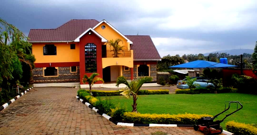 4BR All-Ensuite Townhouse with Office & Family Room – Kerarapon