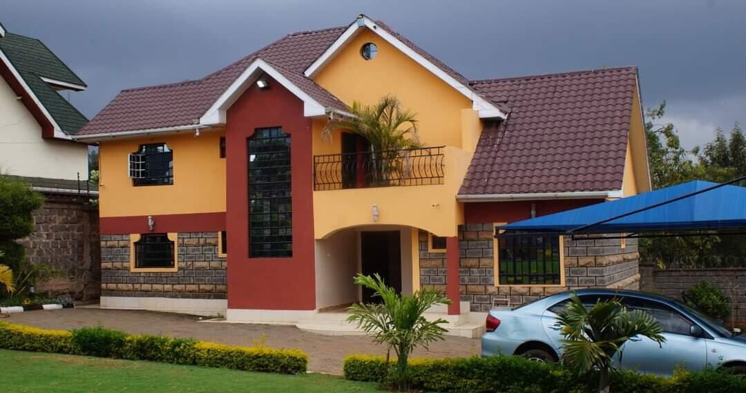 4BR All-Ensuite Townhouse with Office & Family Room – Kerarapon