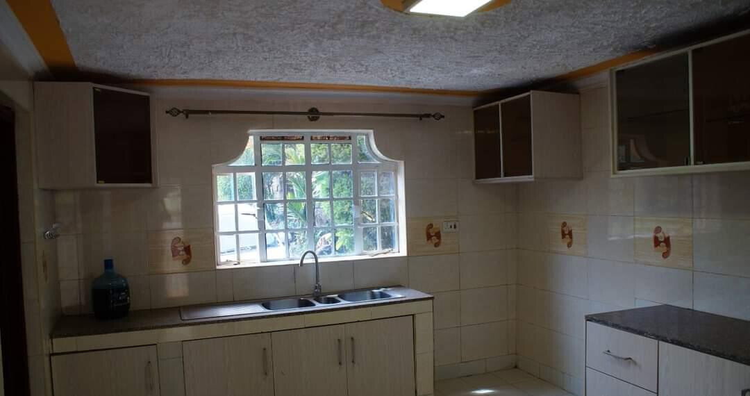 4BR All-Ensuite Townhouse with Office & Family Room – Kerarapon