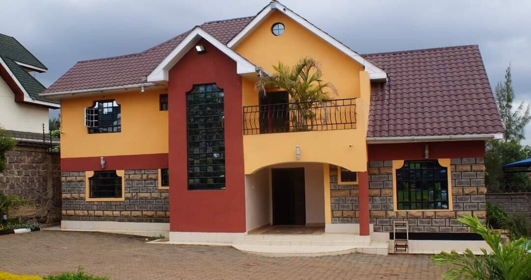 4BR All-Ensuite Townhouse with Office & Family Room – Kerarapon