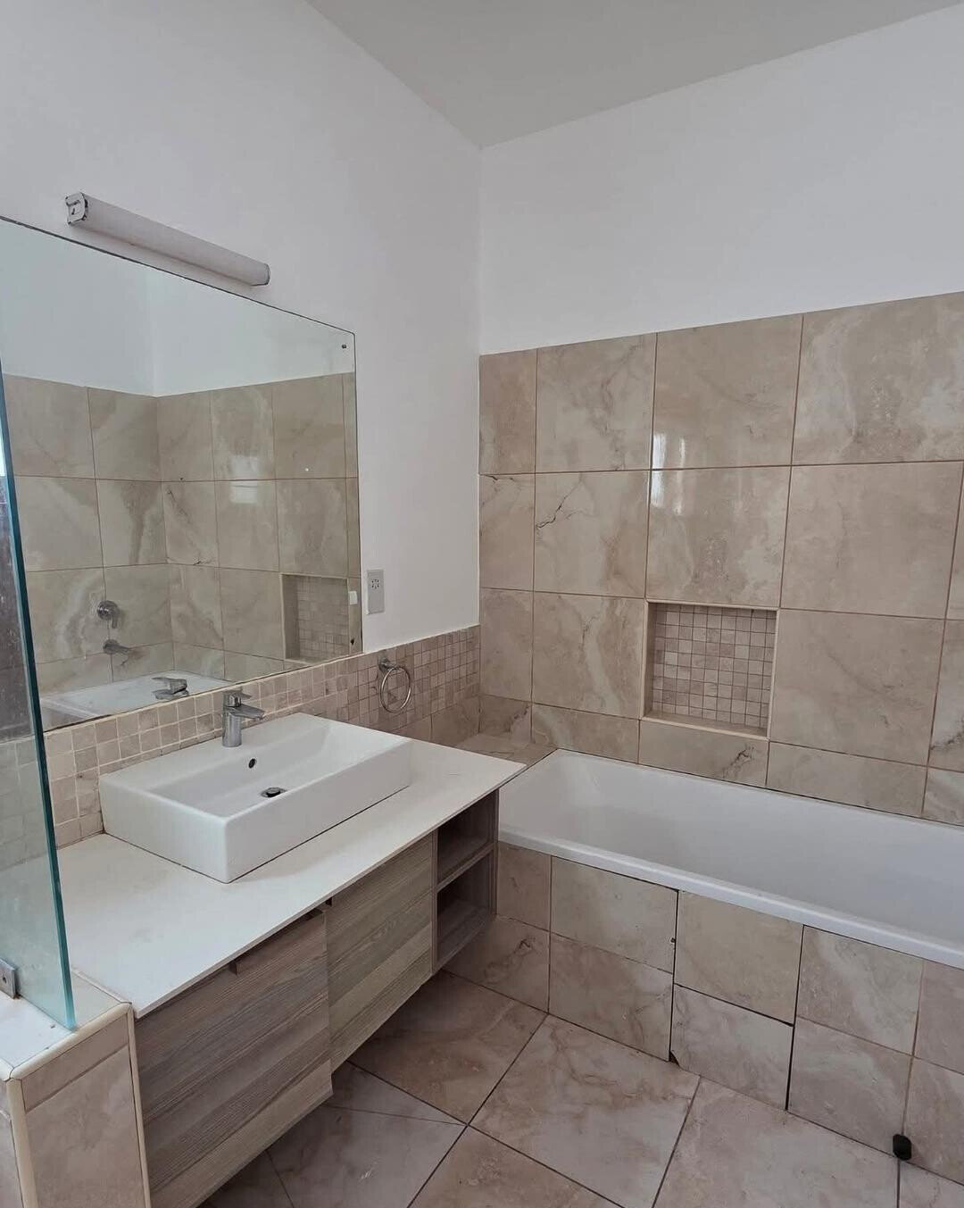 4BR Swahili-Design Townhouse with Pool & Gym - Nyali