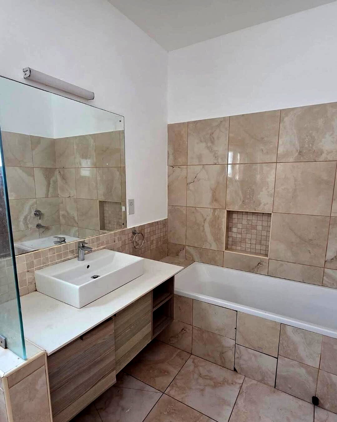 4BR Swahili-Design Townhouse with Pool & Gym - Nyali