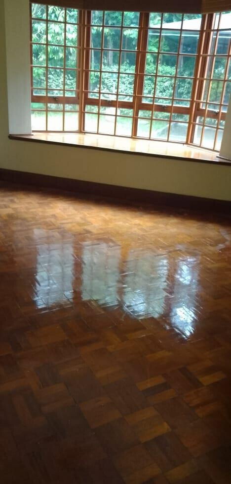 Distress Sale: 5BR All-Ensuite Townhouse with Pool & Clubhouse - Runda