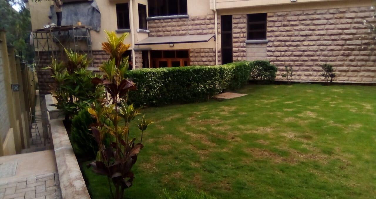 Brand-New 5BR Townhouse with Jacuzzi & Lift - Lavington