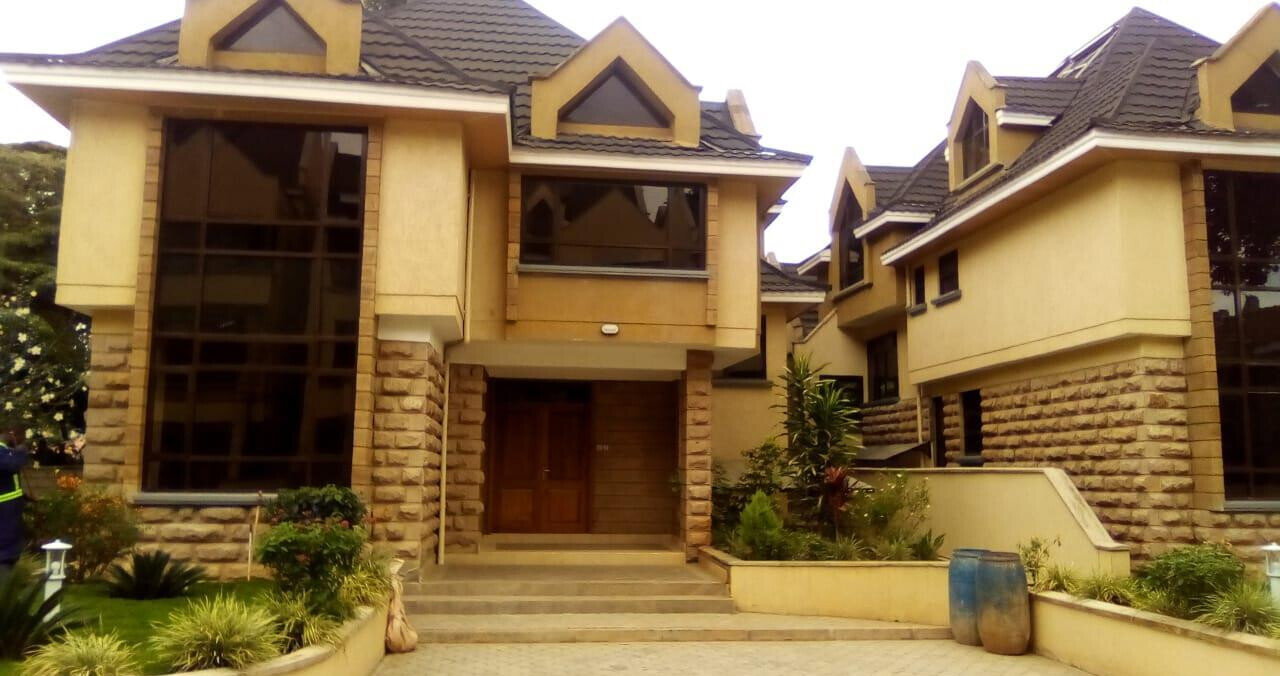 Brand-New 5BR Townhouse with Jacuzzi & Lift - Lavington