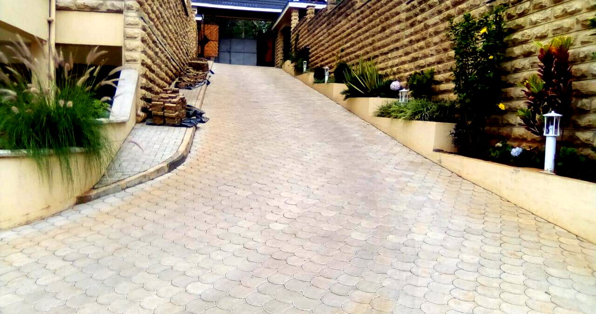 Brand-New 5BR Townhouse with Jacuzzi & Lift - Lavington