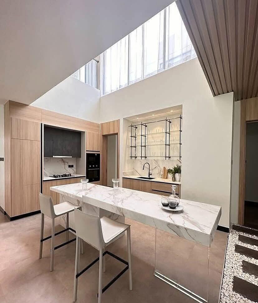 5-Bed Smart Home with Private Bridge Hideaway - Riverside Drive