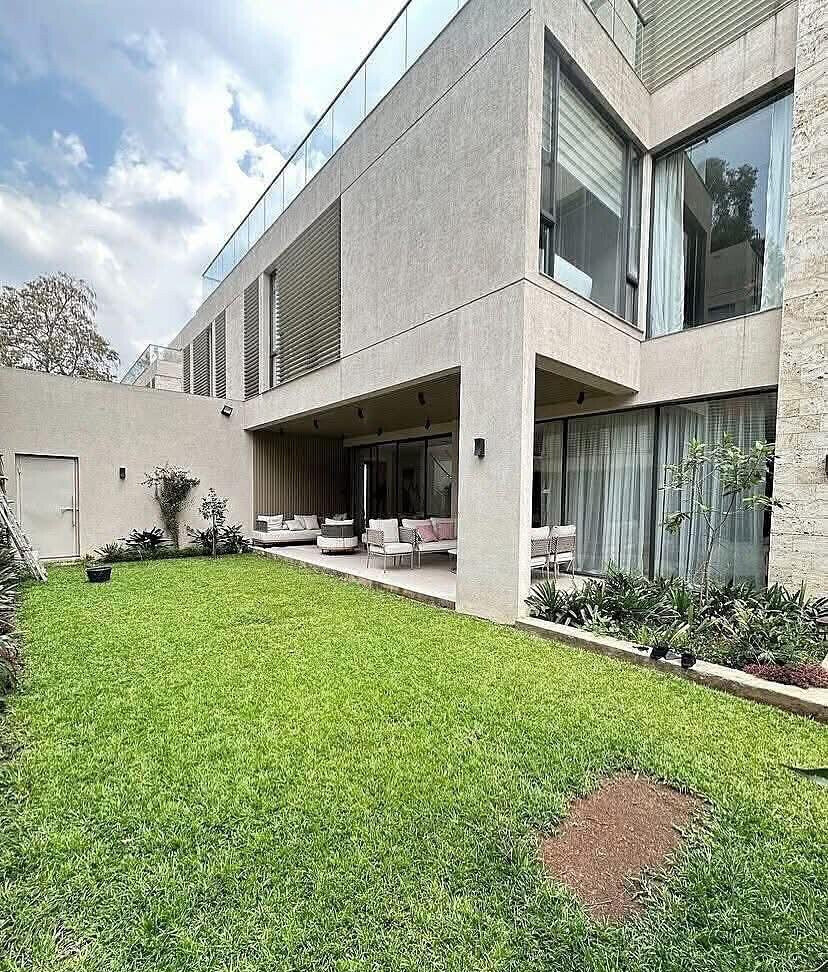 5-Bed Smart Home with Private Bridge Hideaway - Riverside Drive