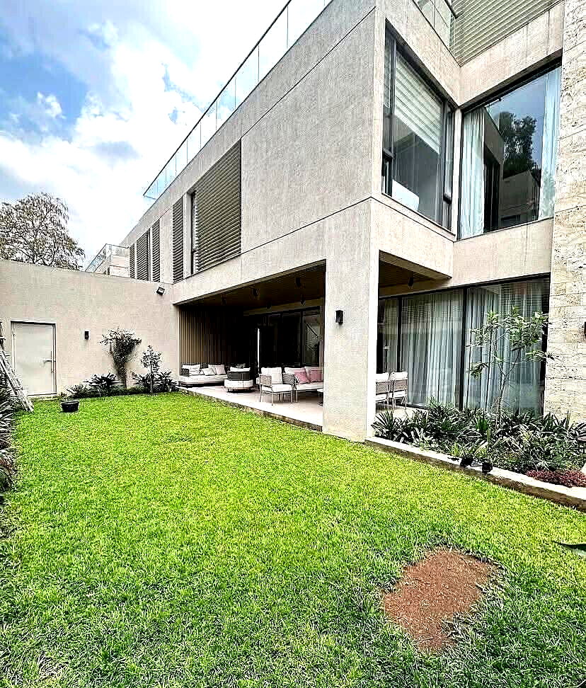 5-Bed Smart Home with Private Bridge Hideaway - Riverside Drive