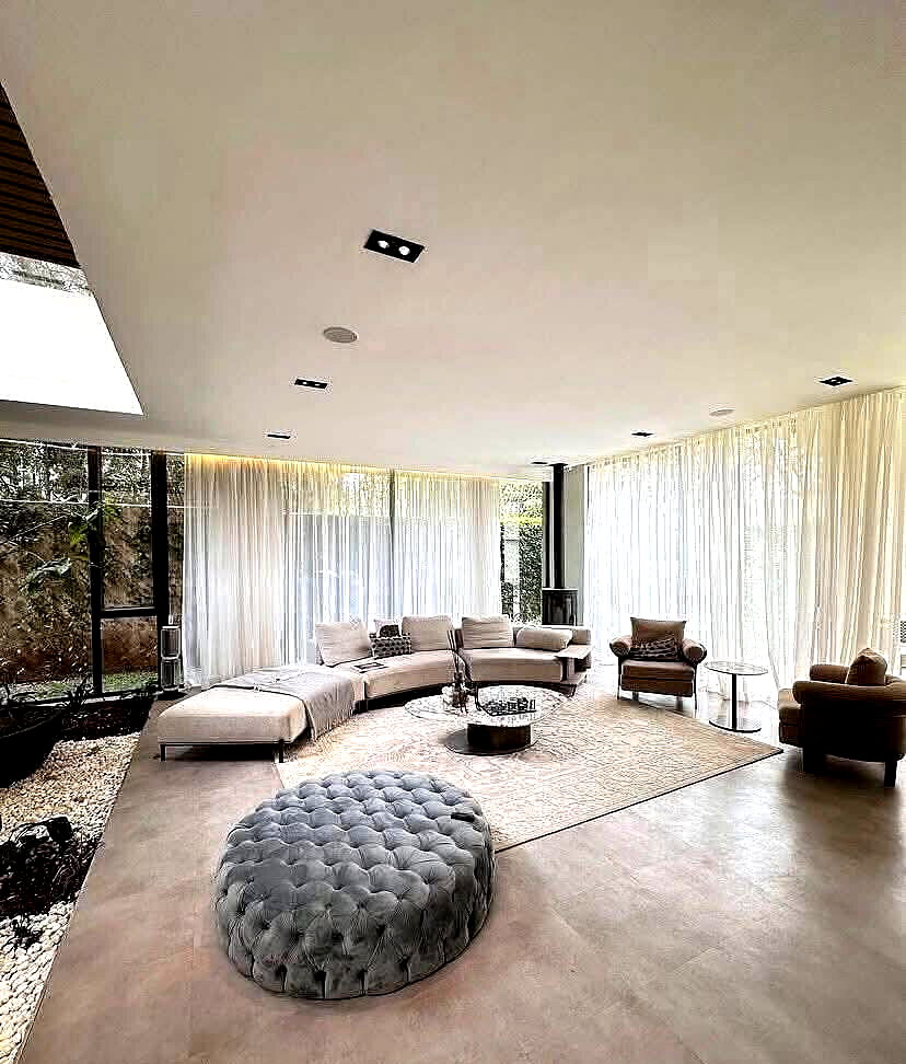 5-Bed Smart Home with Private Bridge Hideaway - Riverside Drive