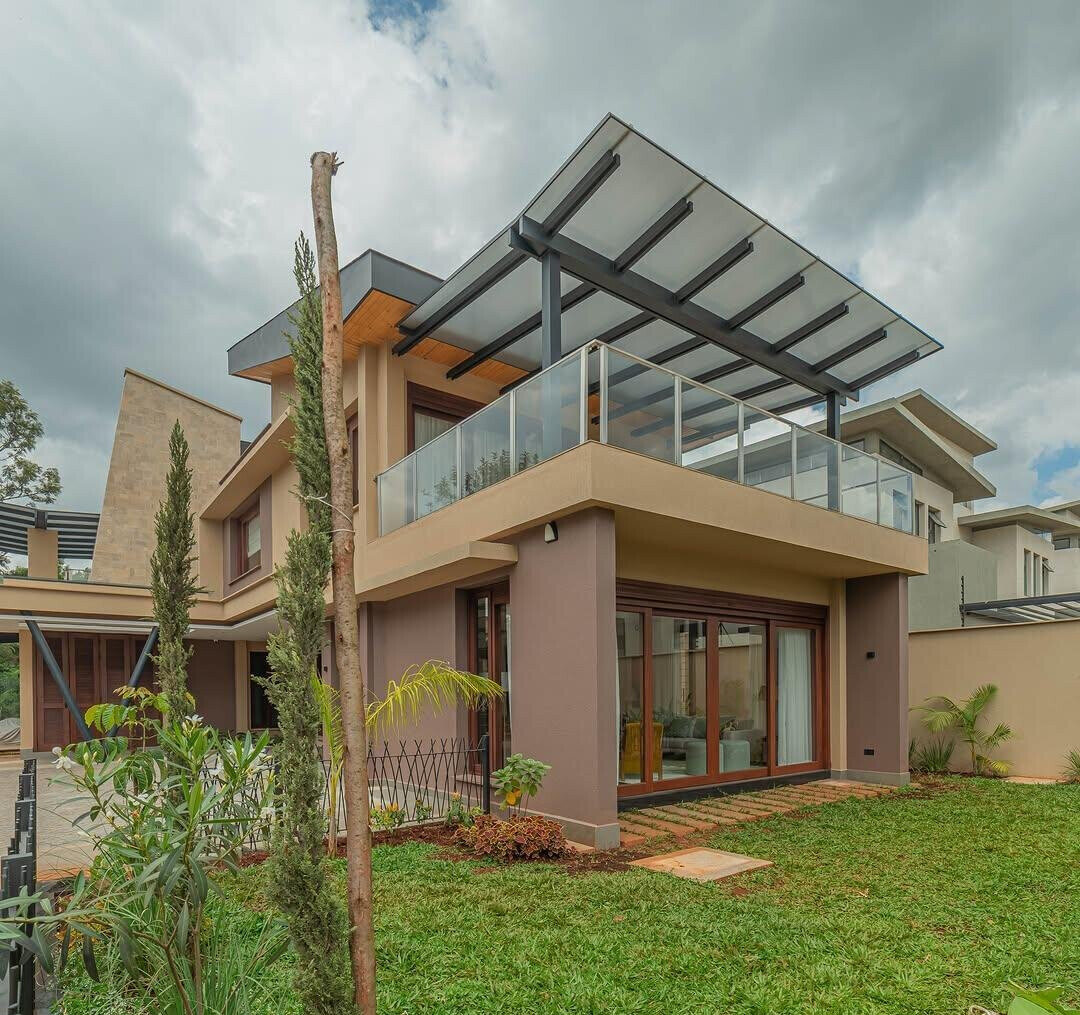 4BR Townhouse with Garden and Parking