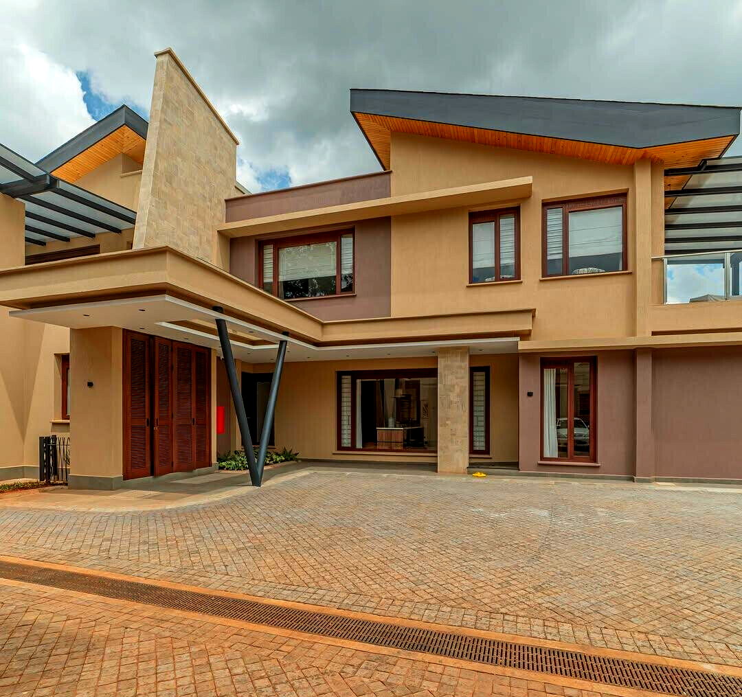 4BR Townhouse with Garden and Parking
