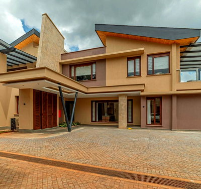 4BR Townhouse with Garden and Parking