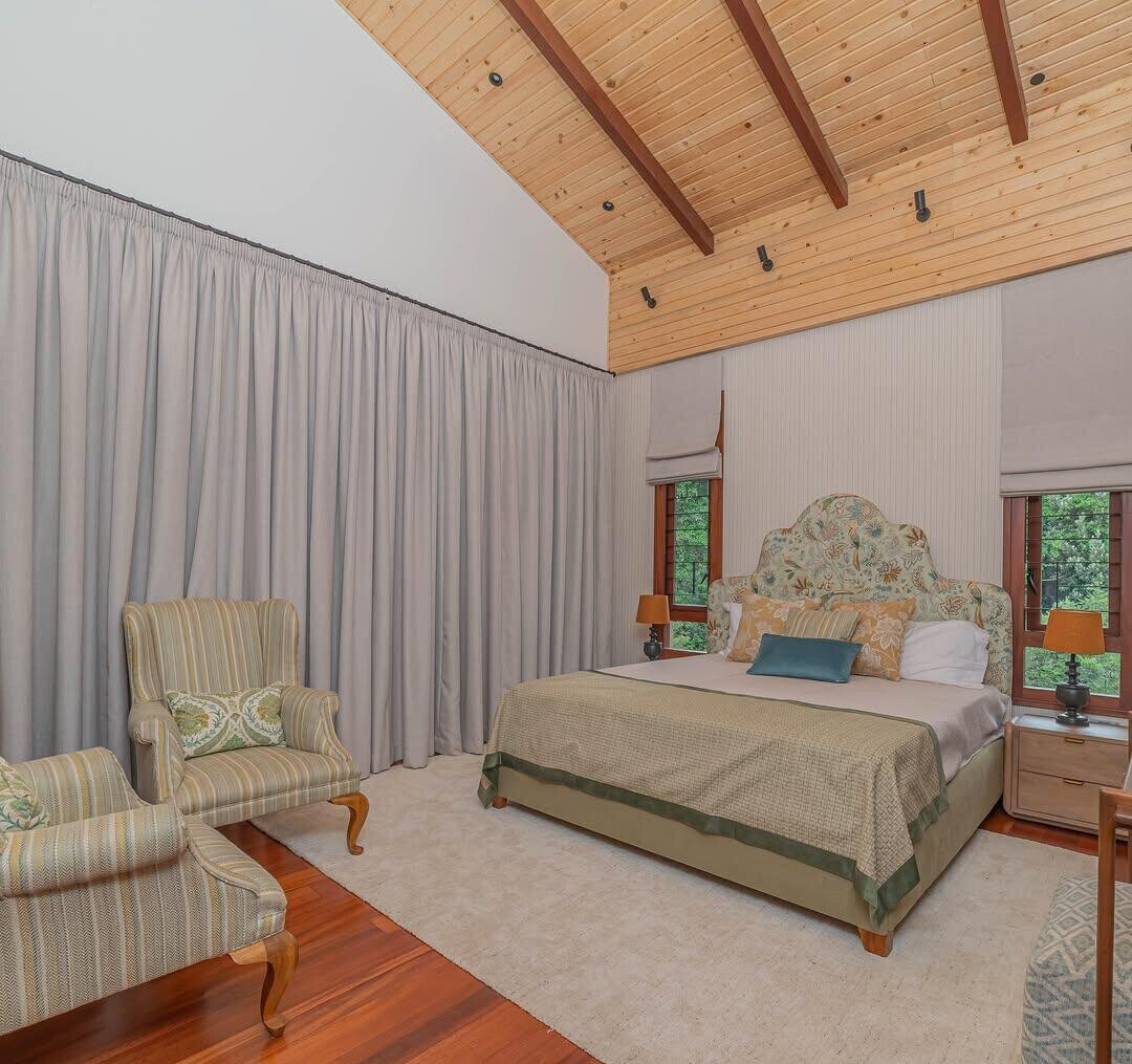 4BR Townhouse with Garden and Parking