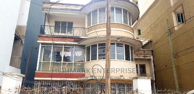 8 Bedroom House for Sale in South C - Image 2