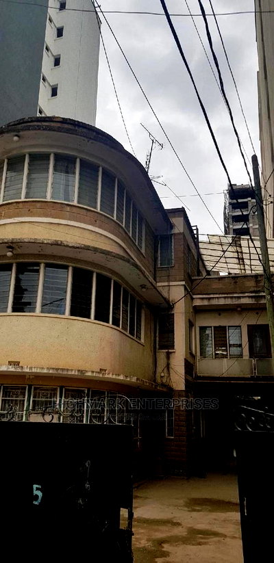 8 Bedroom House for Sale in South C - Image 5