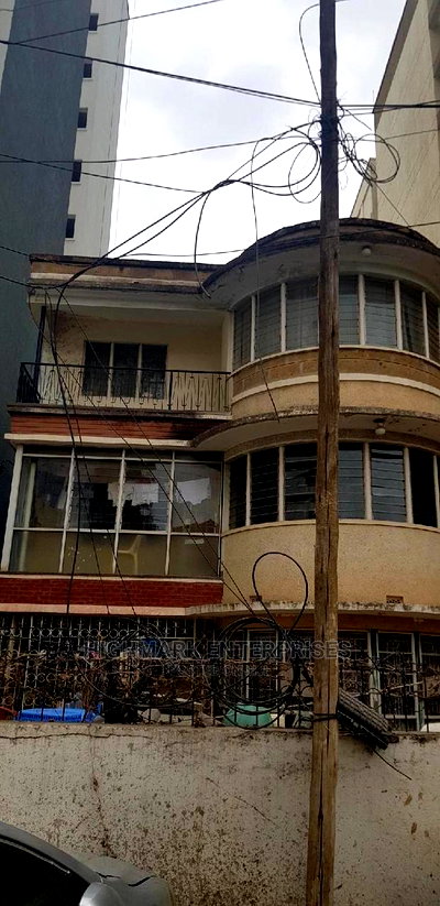 8 Bedroom House for Sale in South C - Image 10