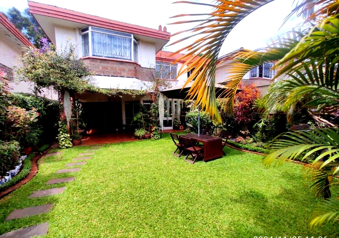 5 En-Suite Townhouse with DSQ & Garden - Kilimani