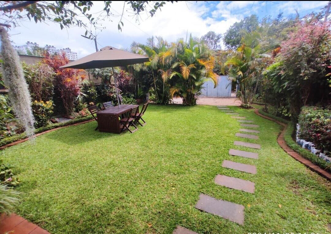 5 En-Suite Townhouse with DSQ & Garden - Kilimani