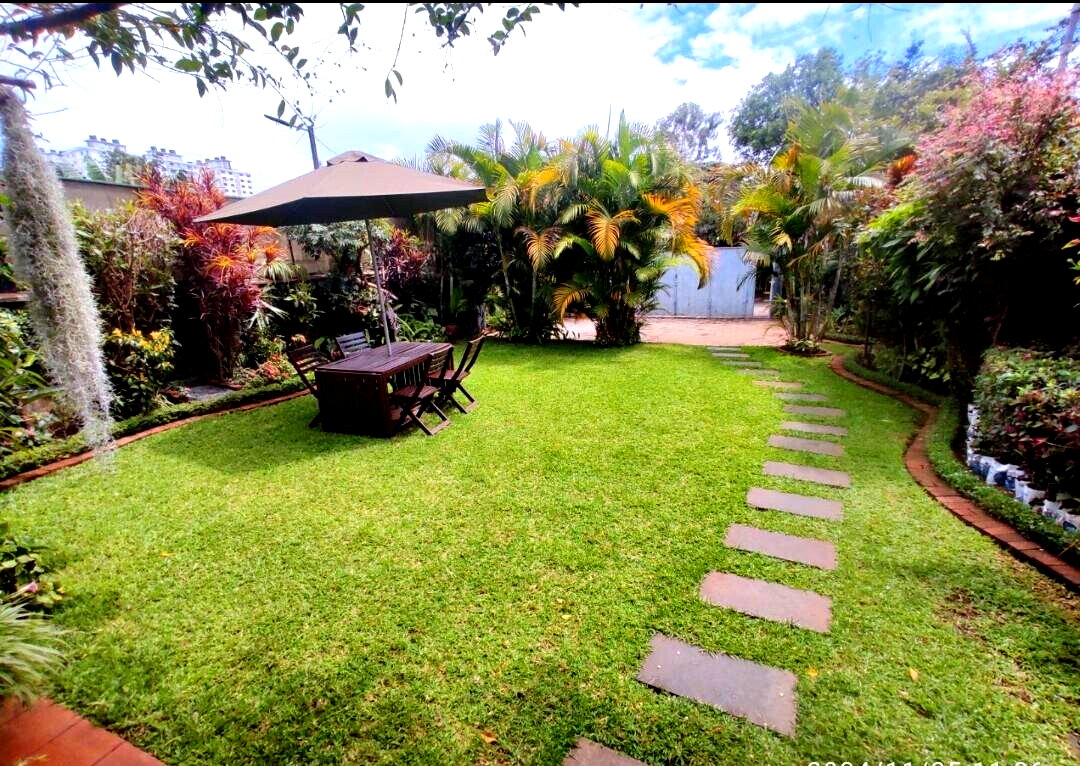 5 En-Suite Townhouse with DSQ & Garden - Kilimani