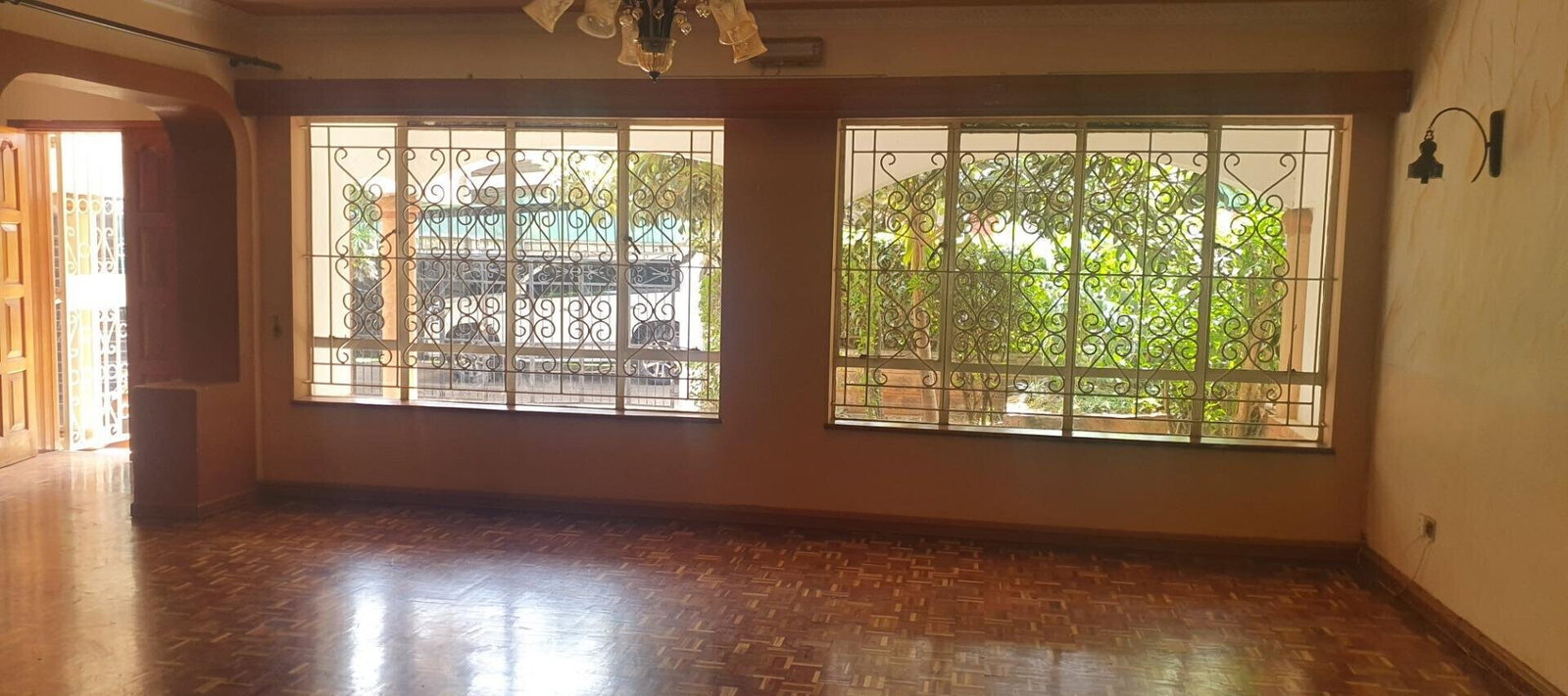 4-Ensuite Townhouse with Solar & DSQ - Westlands