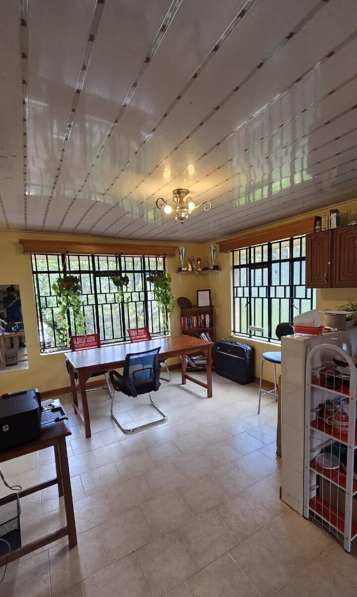 4BR Townhouse on 0.5 Acres with Guest House & Generator - Kitisuru
