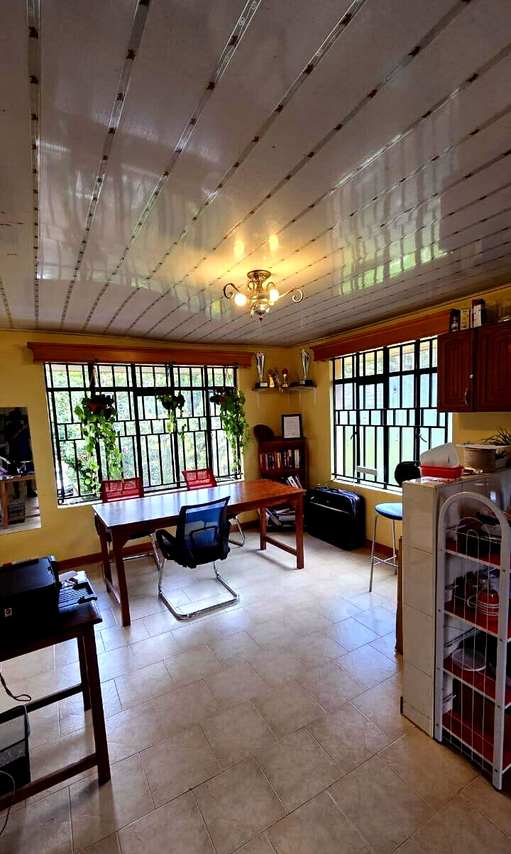 4BR Townhouse on 0.5 Acres with Guest House & Generator - Kitisuru