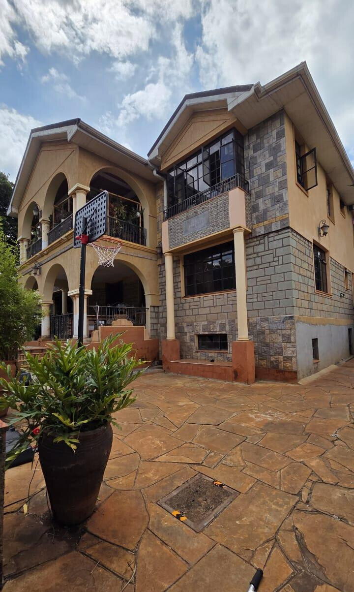 4BR Townhouse on 0.5 Acres with Guest House & Generator - Kitisuru