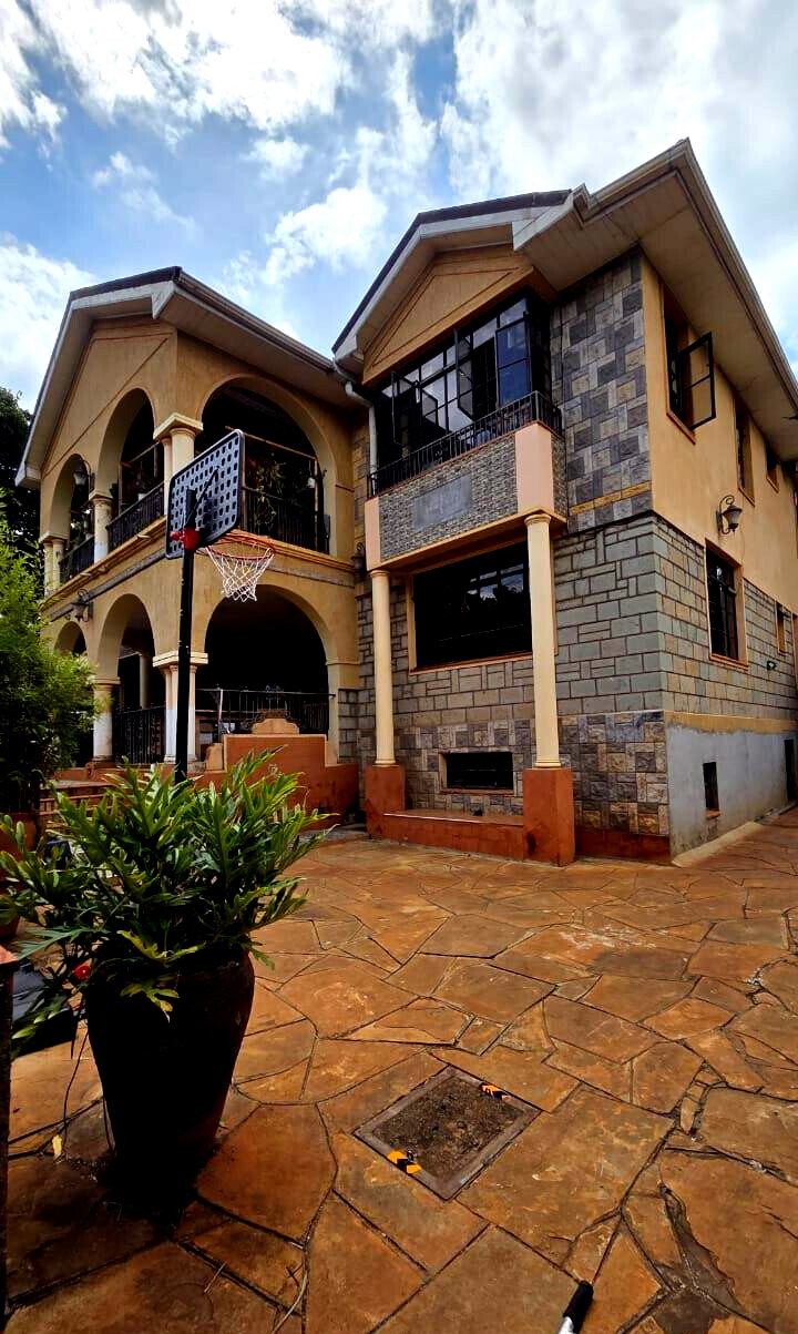 4BR Townhouse on 0.5 Acres with Guest House & Generator - Kitisuru
