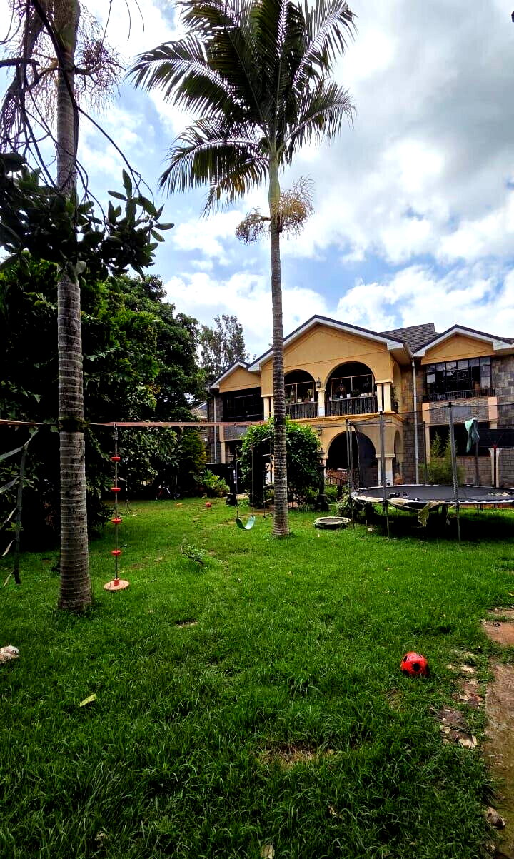 4BR Townhouse on 0.5 Acres with Guest House & Generator - Kitisuru