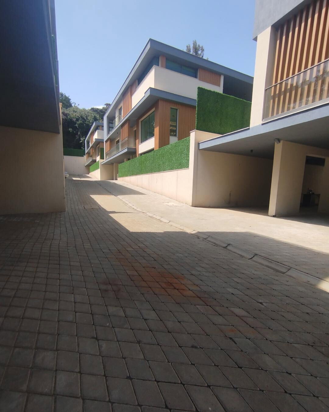 Newly Built 5BR All-Ensuite Townhouse with Gym & Garden - Lavington
